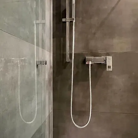 Appartement H-85 Level 5/10 *